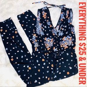 LOFT Pants - LOFT Bouquet Toss Floral Jumpsuit NWT (80) LOFT Pants - LOFT Bouquet Toss Floral Jumpsuit NWT (80)